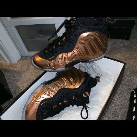 Kids size 5-5.5 Jordan’s & foams - Picture 5 of 7